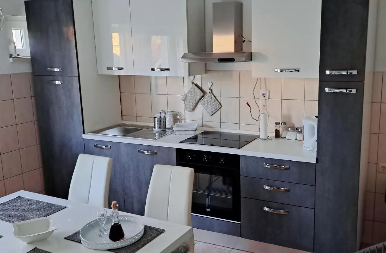 Maria Apartments Kastela 0*,